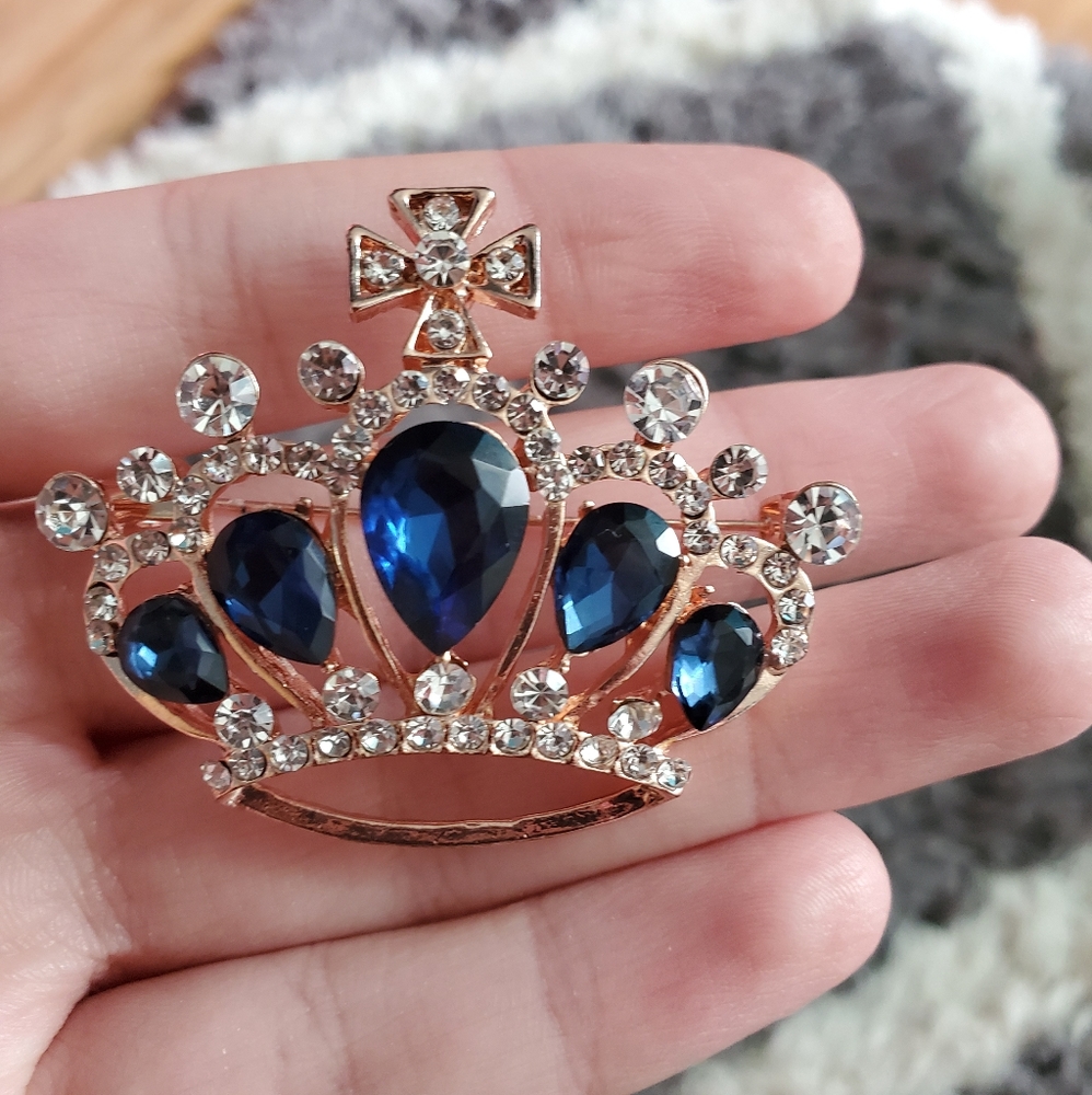 Crown/tiara shirt pin